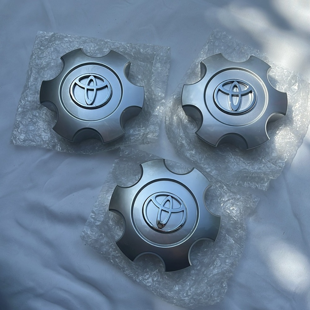 Toyota alloy wheel center total 3, can separate - Picture 7 of 7
